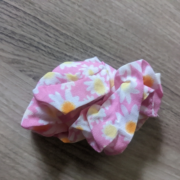 Pink scrunchie set! - Picture 5 of 6